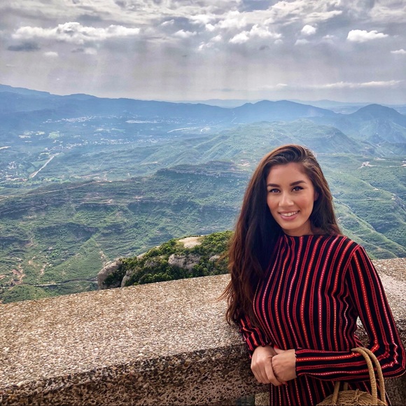 Meet your Posher! 🦋 - Picture 3 of 4